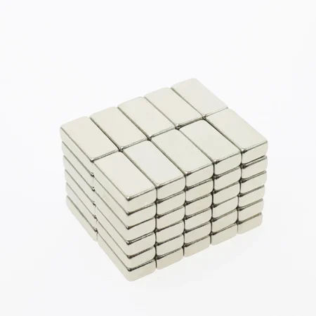 N52 neodymium magnets (square blocks, 10×10×10mm, nickel coating) for bulk applications.