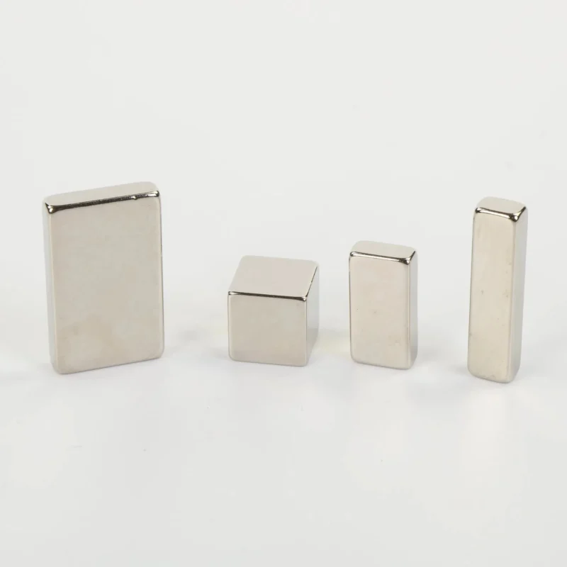 N52 neodymium magnets in different square sizes (nickel - coated, 10×10×10mm base spec) for versatile use.