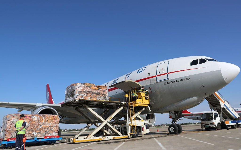 You might wonder, Can you bring magnets on a plane? Magnets have magnetic properties. Most small magnets, like those found in souvenirs, toys, or tools, are allowed in your carry-on or checked luggage.